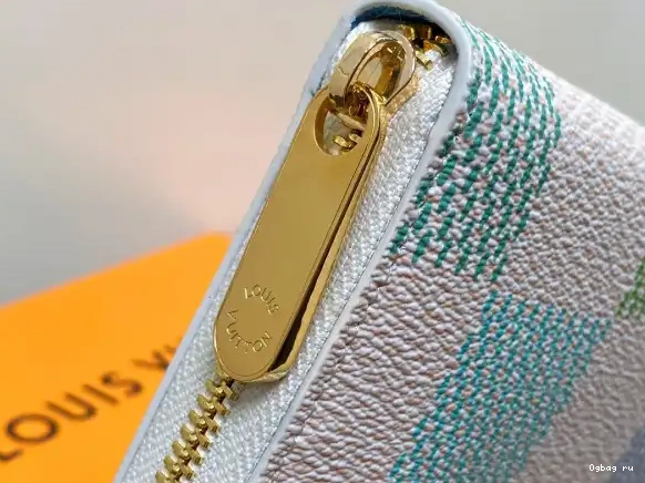 cm LOUIS VUITTON WALLET-19.5*10.5*2.5 ZIPPY 0521